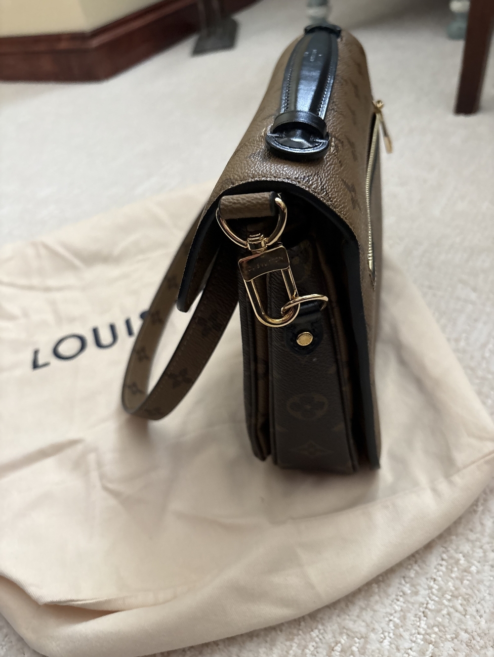 Louis Vuitton Pochette Metis Reverse - Picture 3 of 7